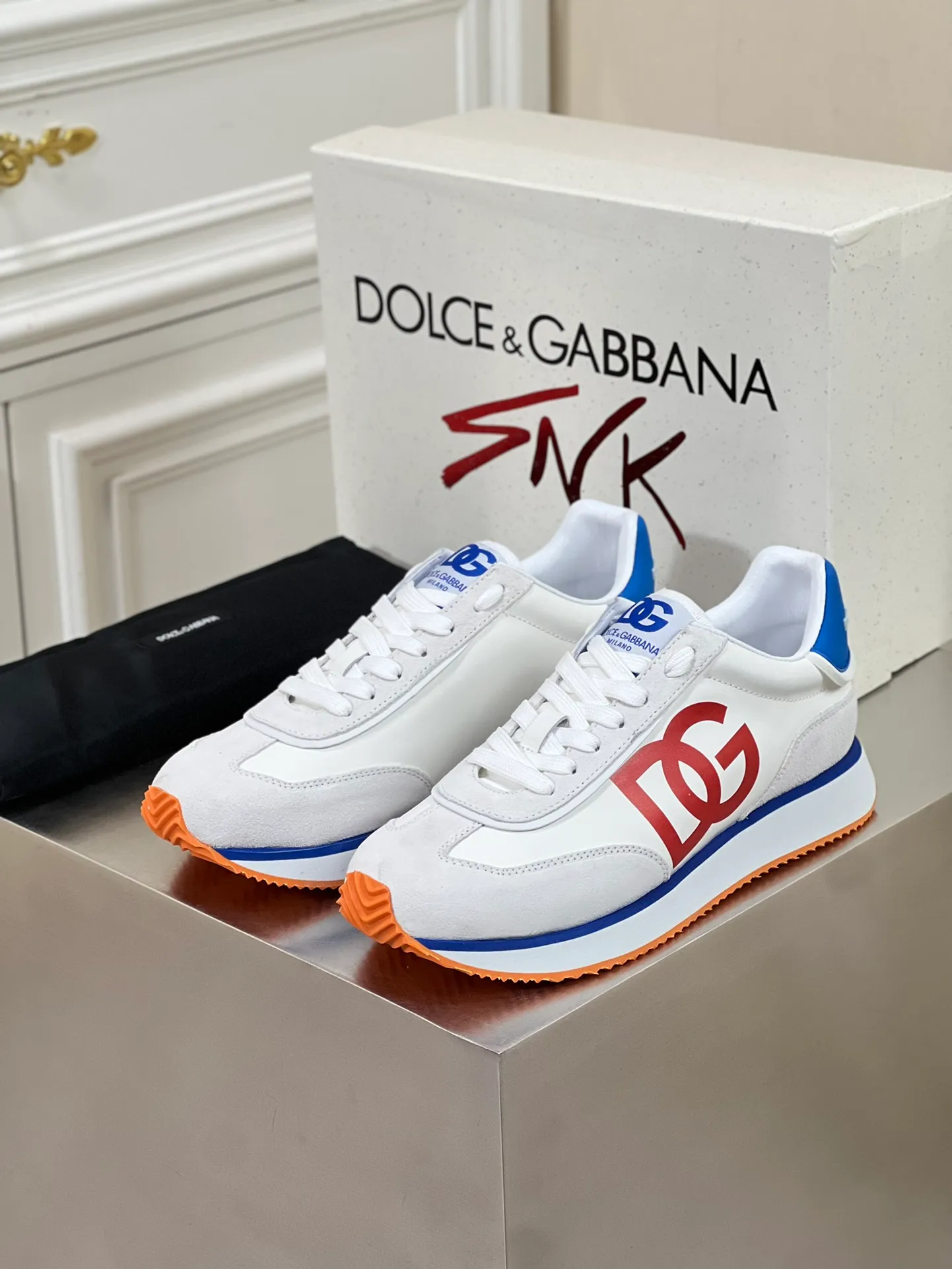 Factory price: 458💰••New product•• Dolce&G*_dgDolce&G*_dgDolce&G*_dgDolce&G*_dgDolce&G*_dgDolce&G*_dgDolce&G*_dgDolce&G*_dgDolce&G* 2024 new men's lace-up leather casual sneakers for early spring are made of imported suede cowhide spliced ​​with waterproof fabrics, mixed and matched color design, a fashionable and energetic sneaker that can easily meet the needs of modern dressing and highlight the contemporary lifestyle style. The foot is fully lined with cowhide for greater comfort. The tongue and heel are decorated with logos. It is equipped with a rubber outsole. The heel and toe are wrapped to further protect our feet. It is a model worth buying! Size: 39-44 (customized at 38.45)
